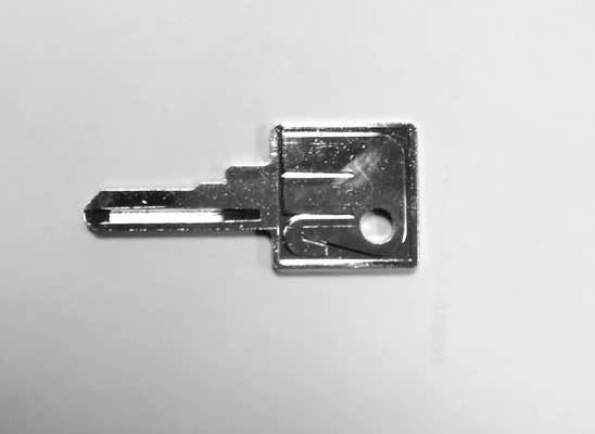 Klíč zámku odblokování, surový profil. Vhodný i pro klíčové spínače  9 SEL-M.